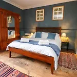 Devonshire House 펜션 *