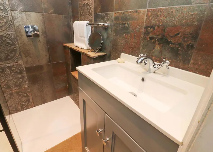 Devonshire House * Settle